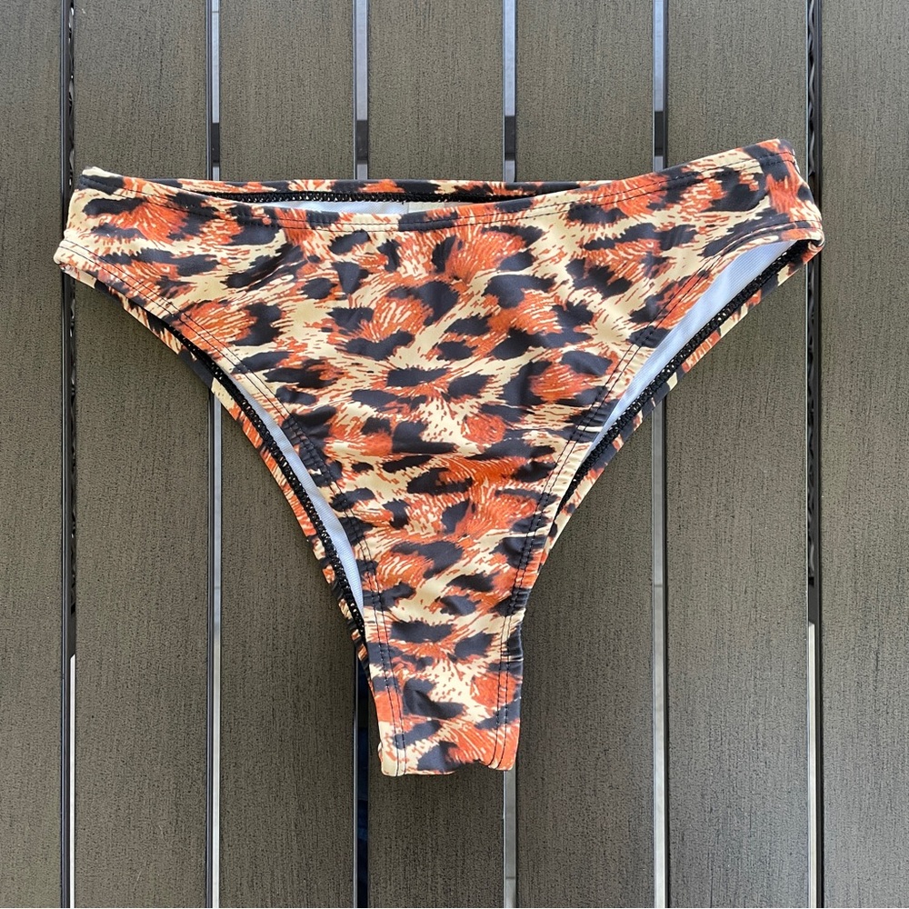 PRETTY GARDEN LEOPARD BIKINI BOTTOMS!!